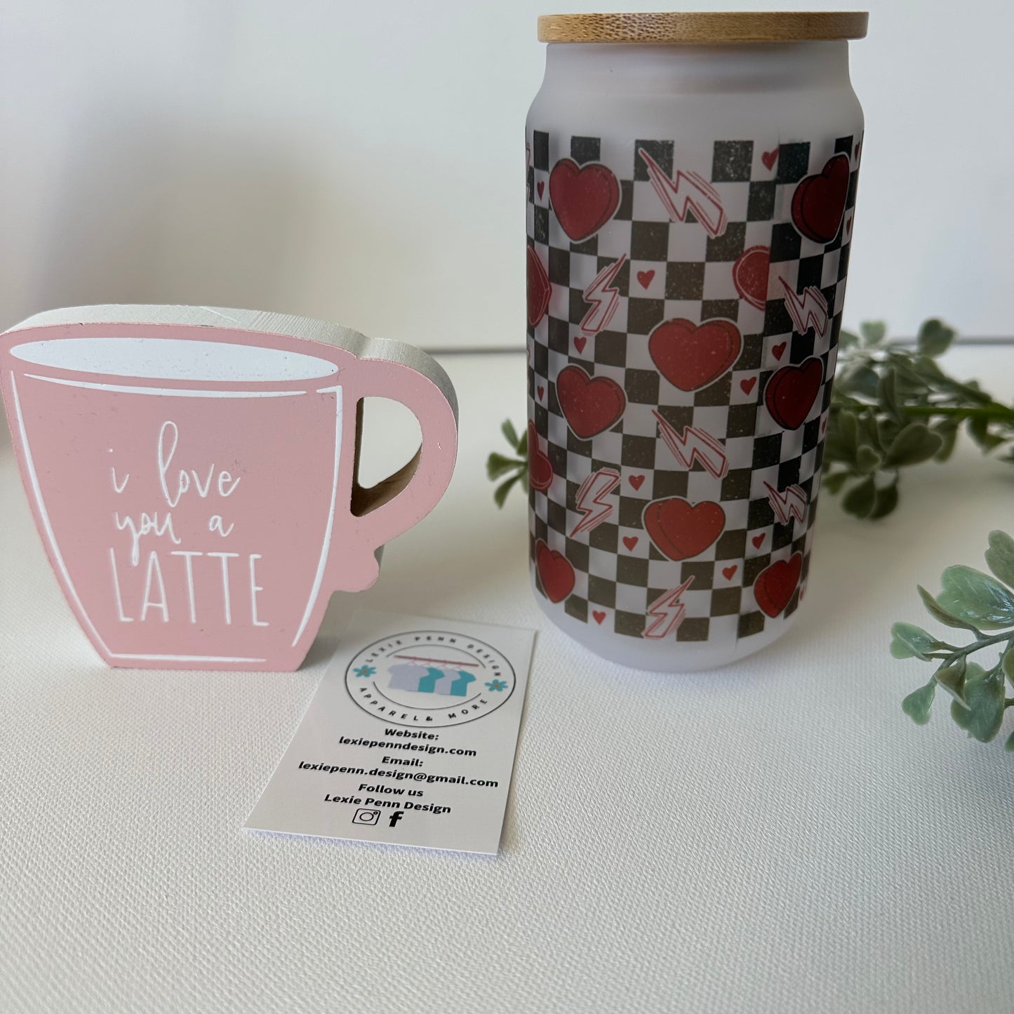Retro Valentines 18oz glass cup with lid and straw