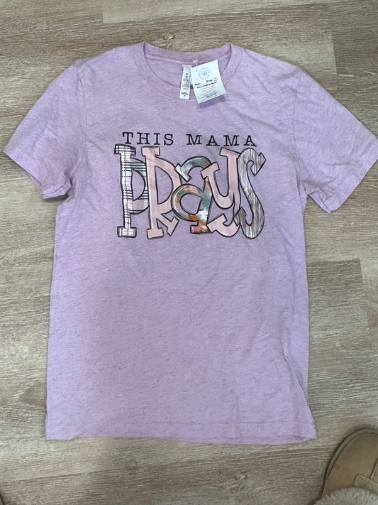 This mama prays t-shirt in light purple